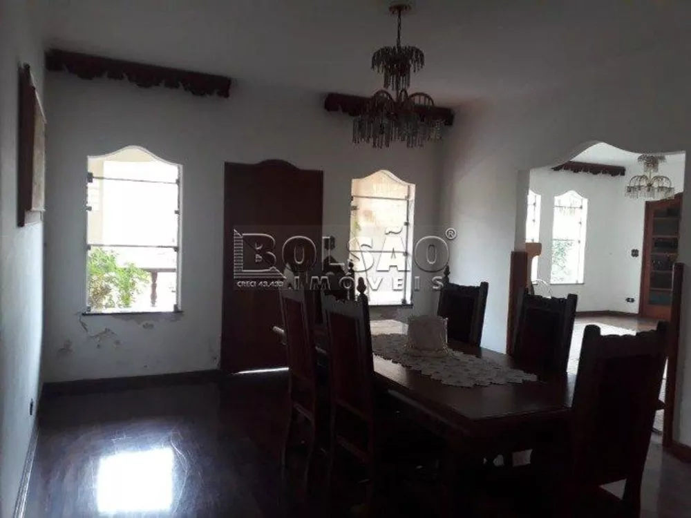 Casa para alugar com 4 quartos, 350m² - Foto 1