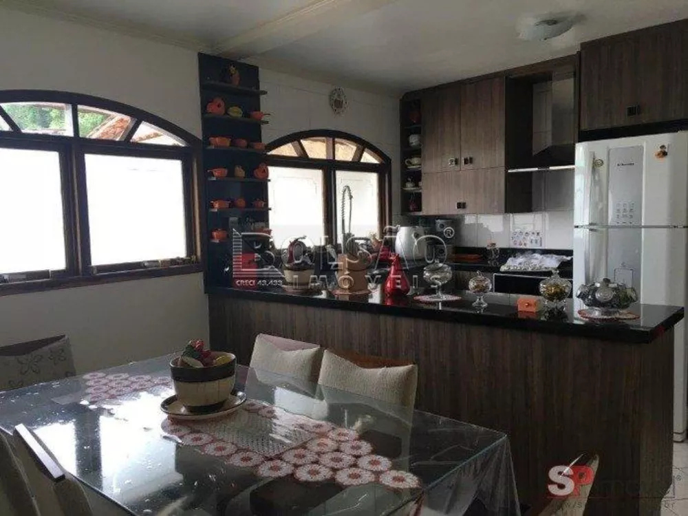 Sobrado à venda com 4 quartos, 250m² - Foto 1