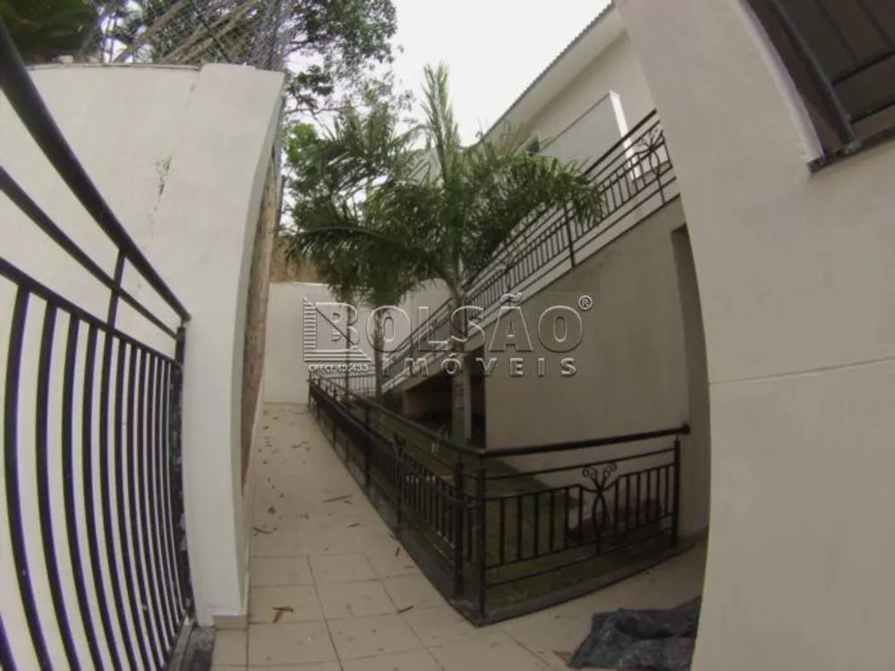 Casa à venda com 4 quartos, 380m² - Foto 1