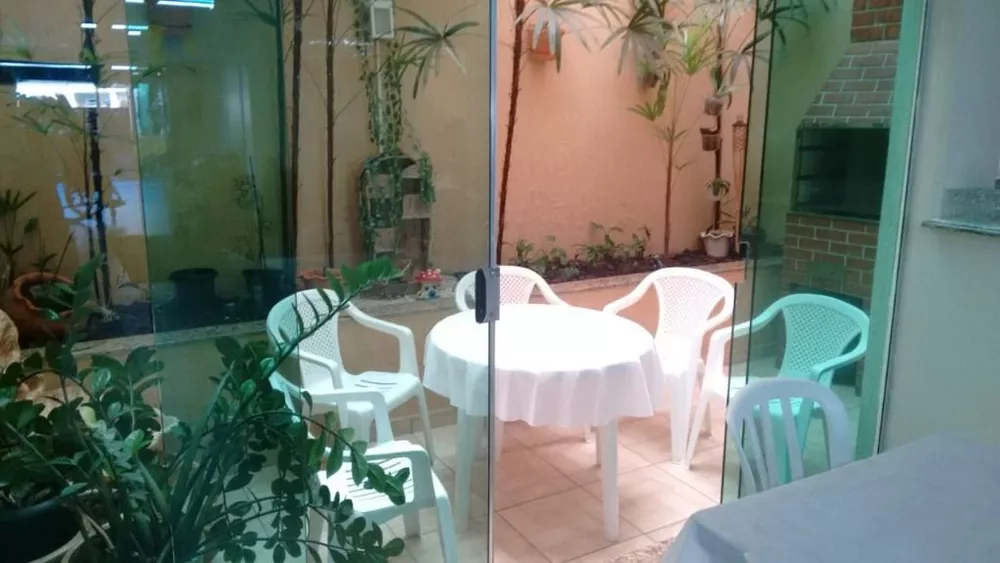 Sobrado à venda com 3 quartos, 180m² - Foto 1