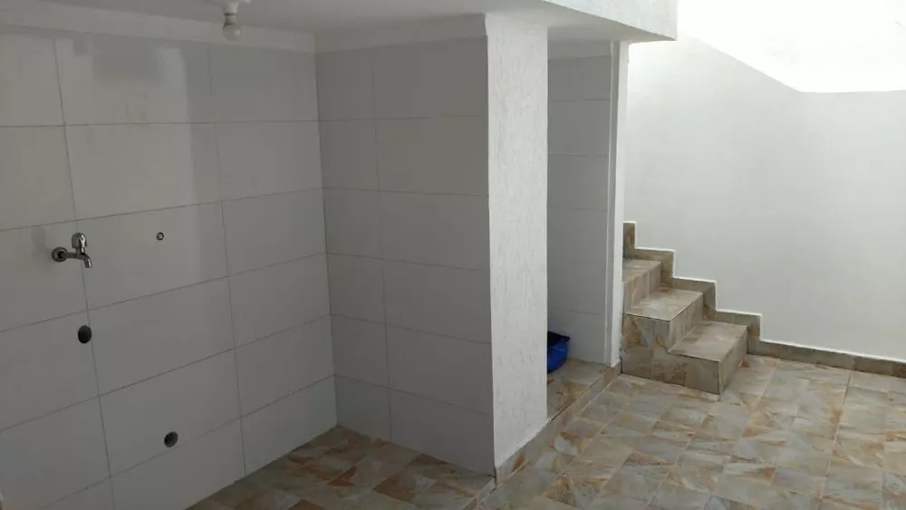 Casa à venda com 3 quartos, 270m² - Foto 2