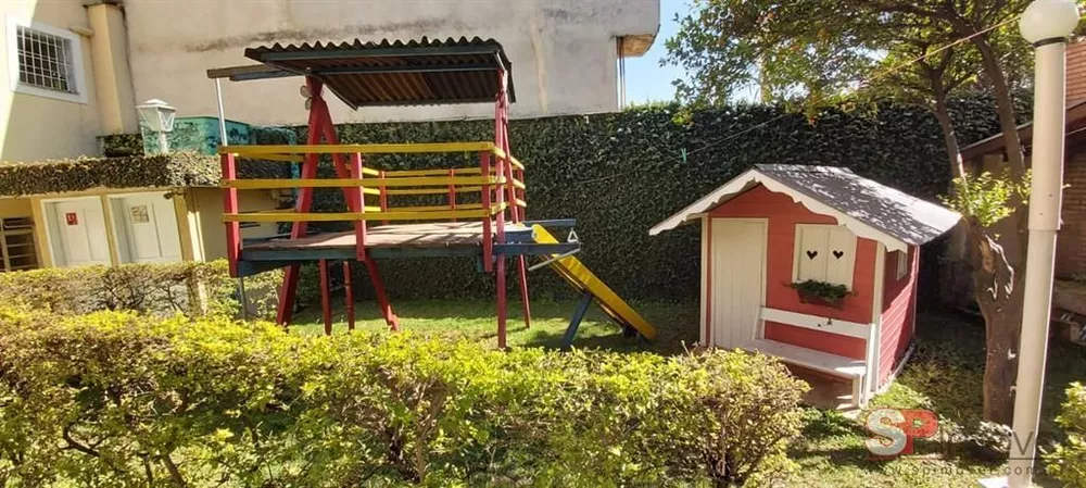 Sobrado à venda com 3 quartos, 250m² - Foto 1