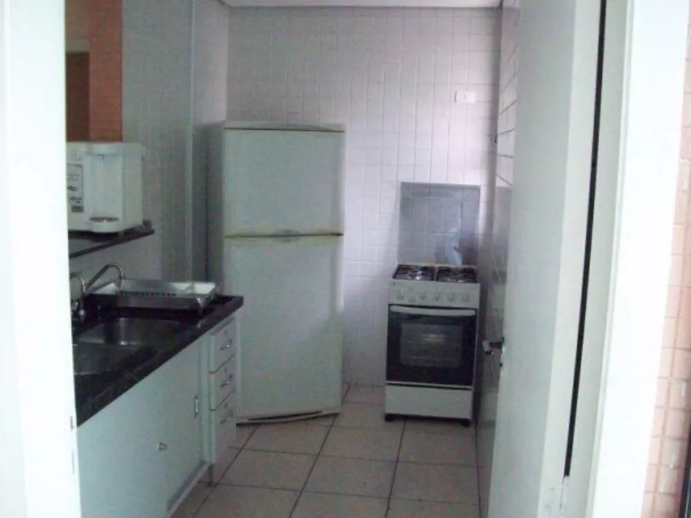 Apartamento para alugar com 3 quartos, 130m² - Foto 12