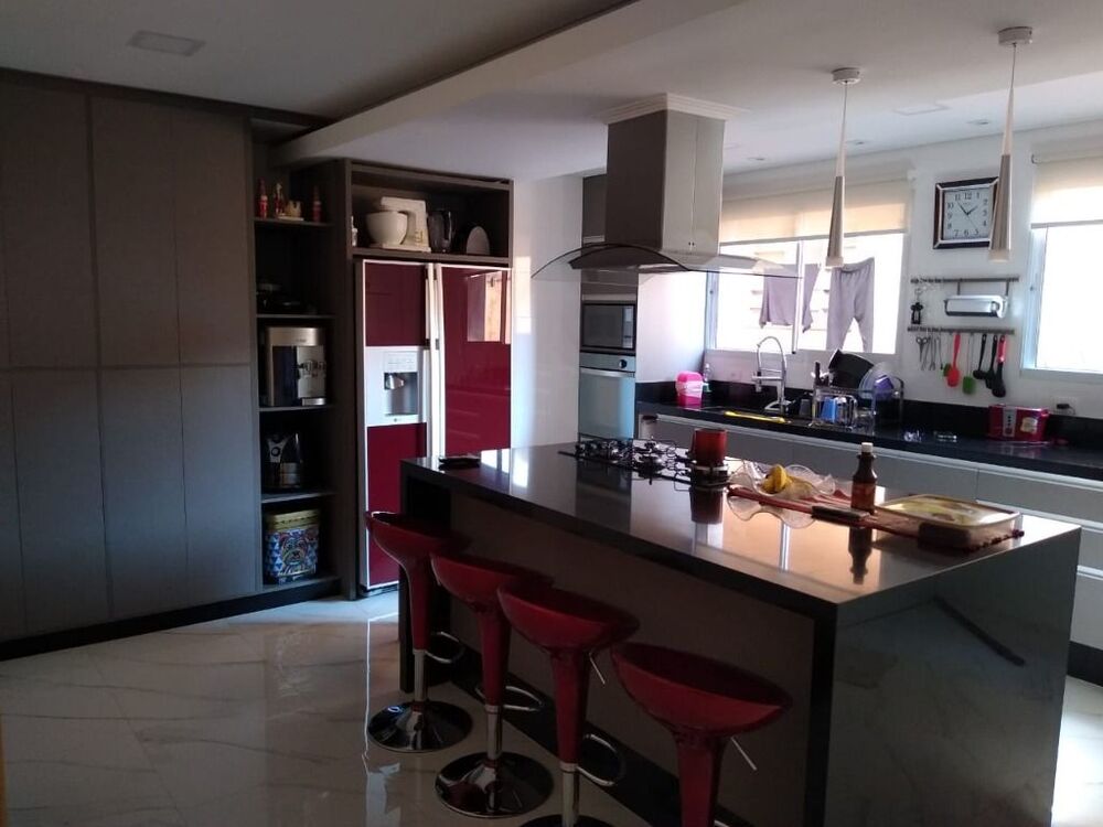 Sobrado, 4 quartos, 241 m² - Foto 1