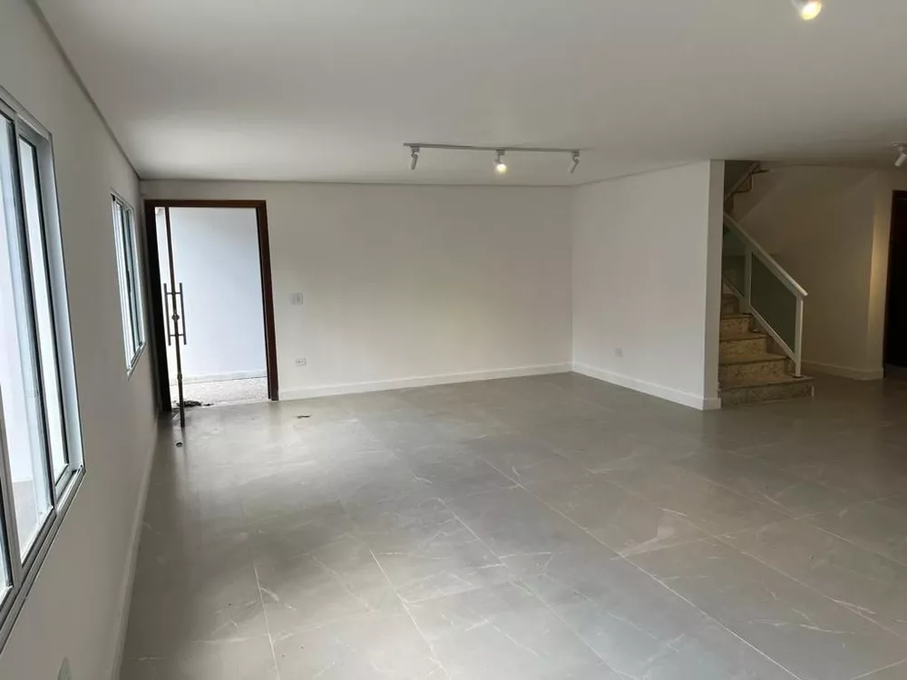 Sobrado à venda com 5 quartos, 324m² - Foto 2