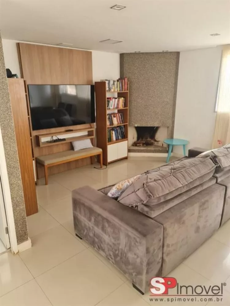 Sobrado à venda com 4 quartos, 228m² - Foto 1