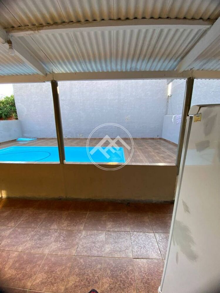 Casa à venda com 2 quartos, 80m² - Foto 4
