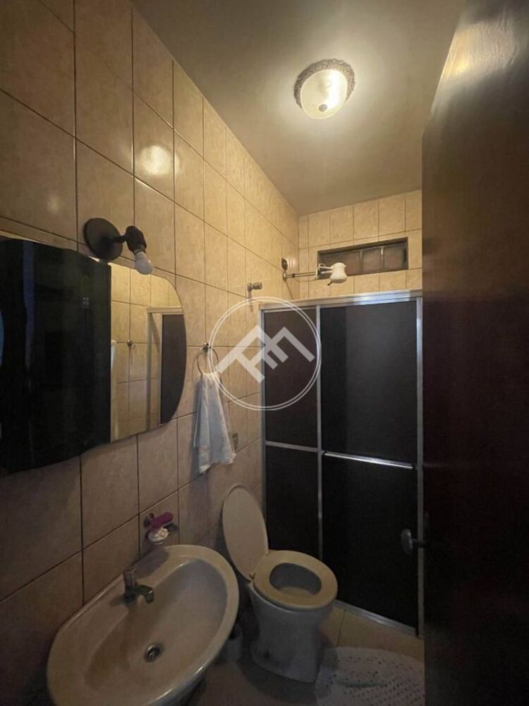 Casa à venda com 3 quartos, 200m² - Foto 1