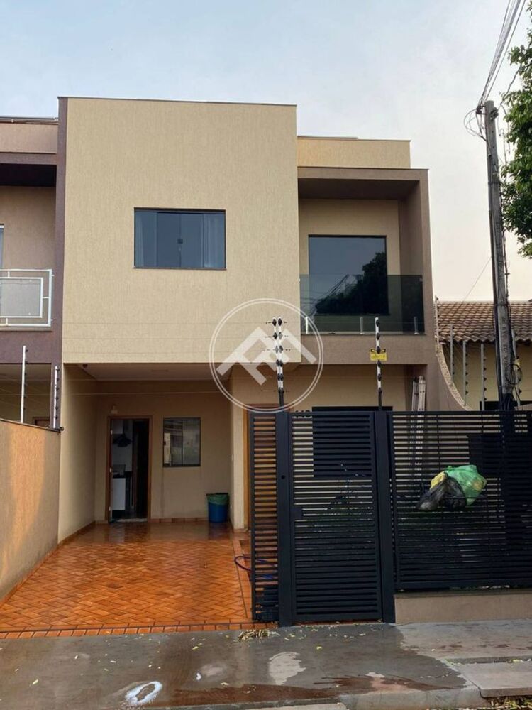 Casa à venda com 2 quartos, 123m² - Foto 1
