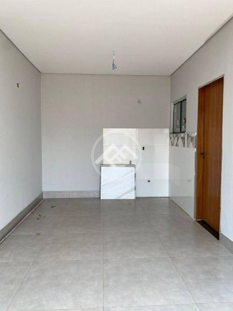 Casa à venda com 2 quartos, 70m² - Foto 1