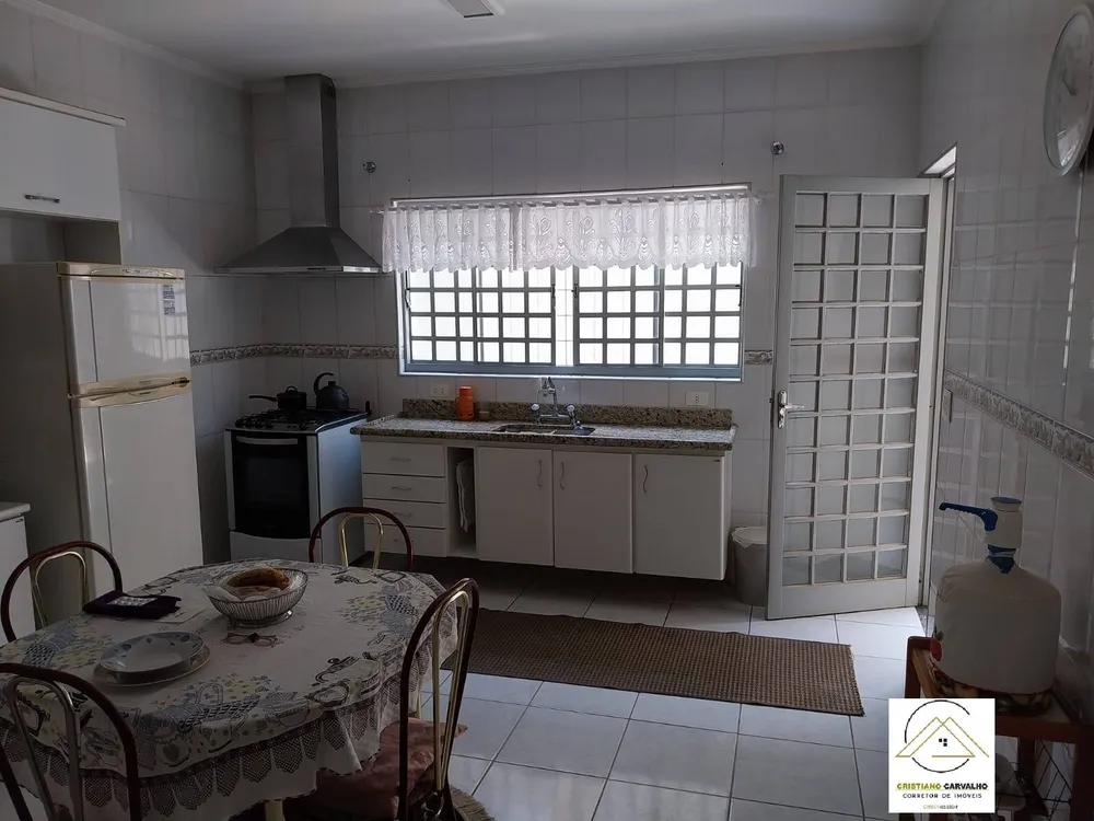 Casa, 3 quartos, 202 m² - Foto 1