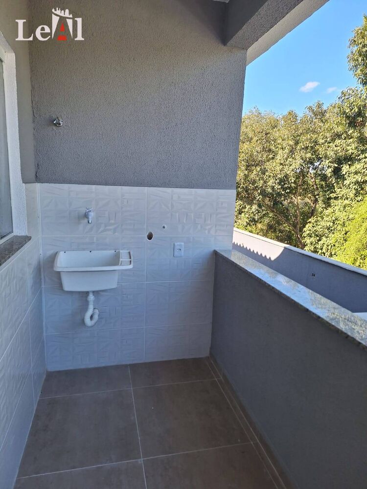Casa à venda com 2 quartos, 70m² - Foto 4