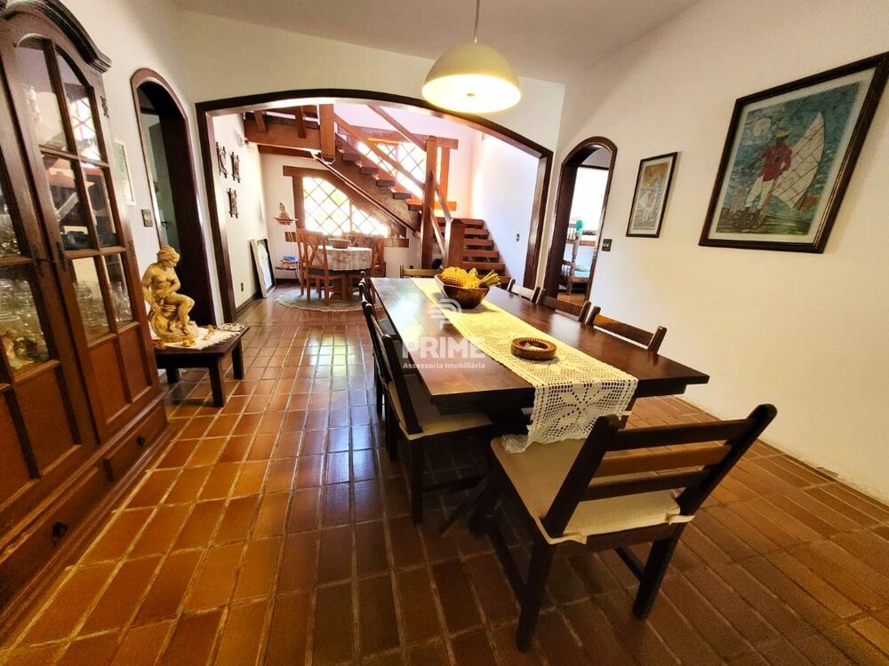 Casa, 4 quartos, 240 m² - Foto 1