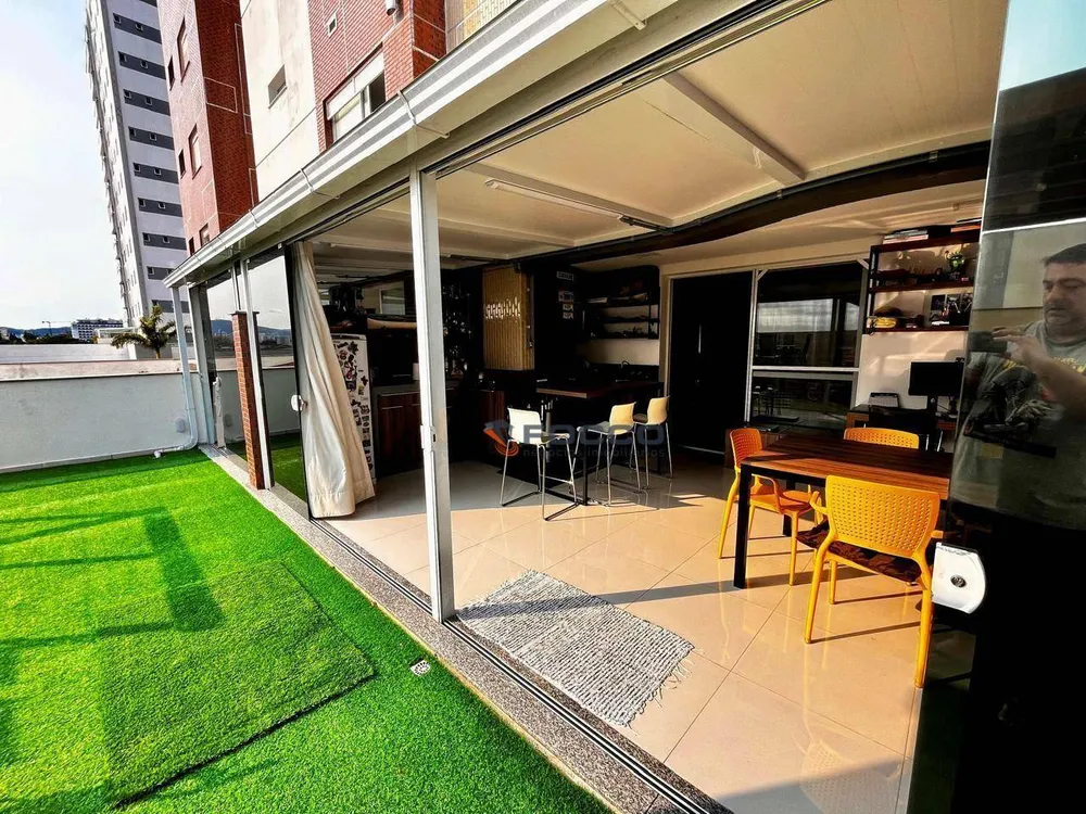 Apartamento, 3 quartos, 228 m² - Foto 2