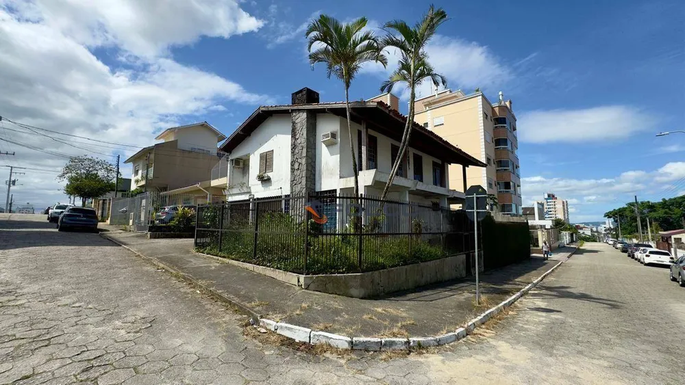 Casa, 5 quartos, 320 m² - Foto 1