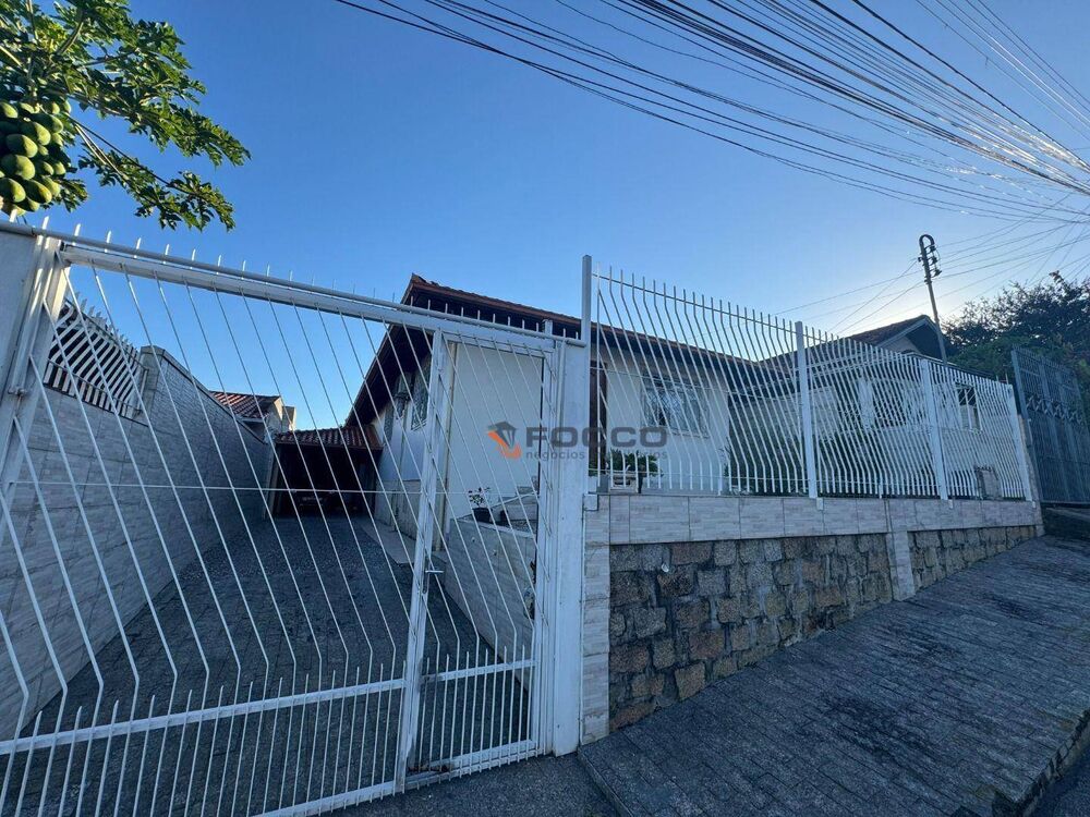 Casa, 4 quartos, 255 m² - Foto 1