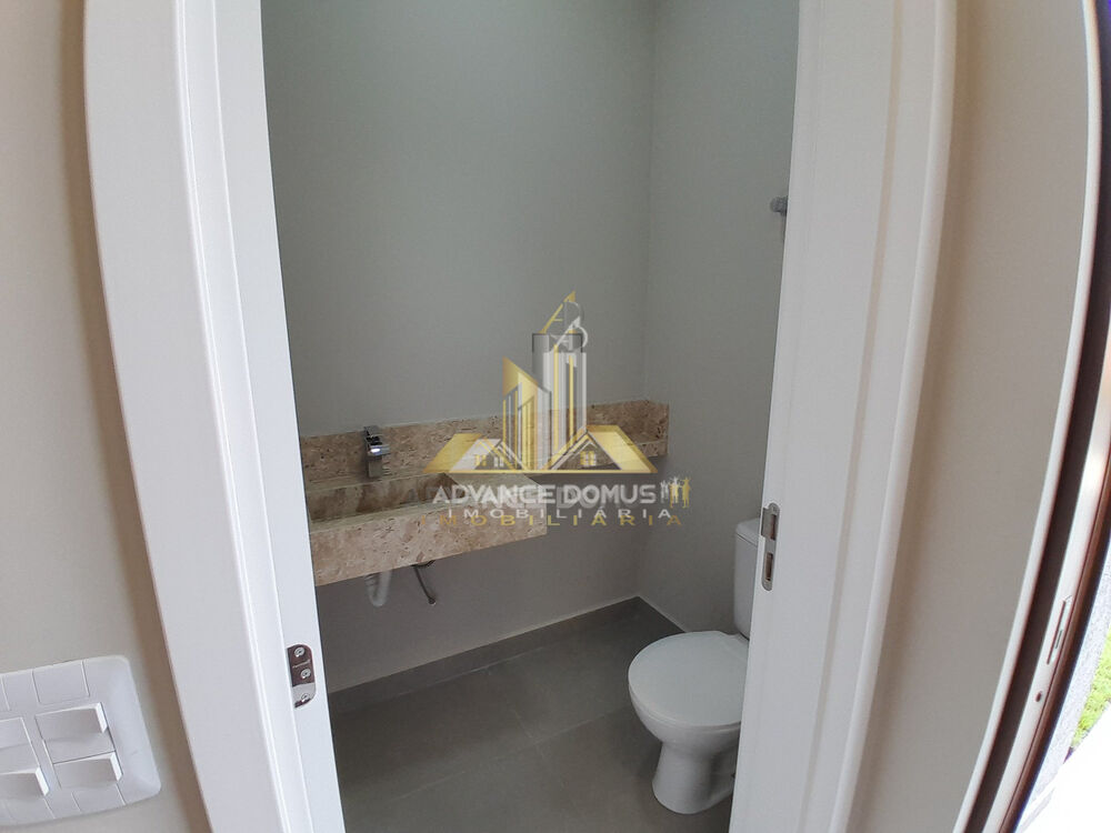 Casa à venda com 3 quartos, 176m² - Foto 1
