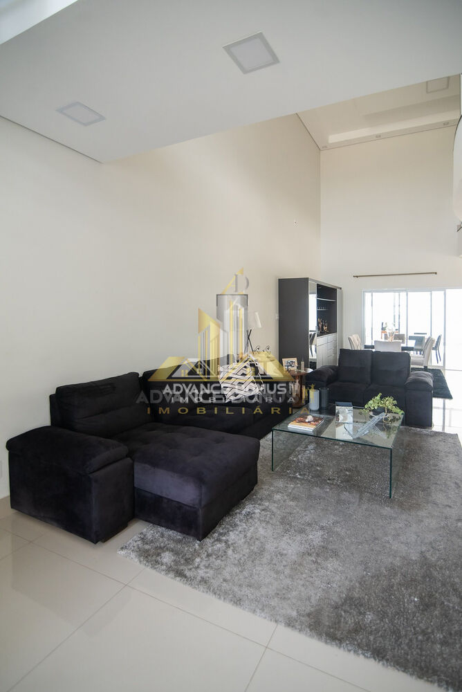 Casa à venda com 3 quartos, 300m² - Foto 1
