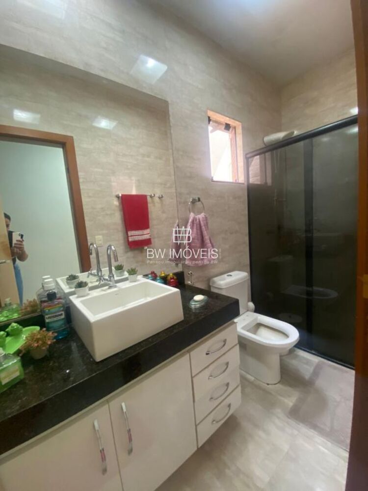 Casa à venda com 3 quartos, 220m² - Foto 4