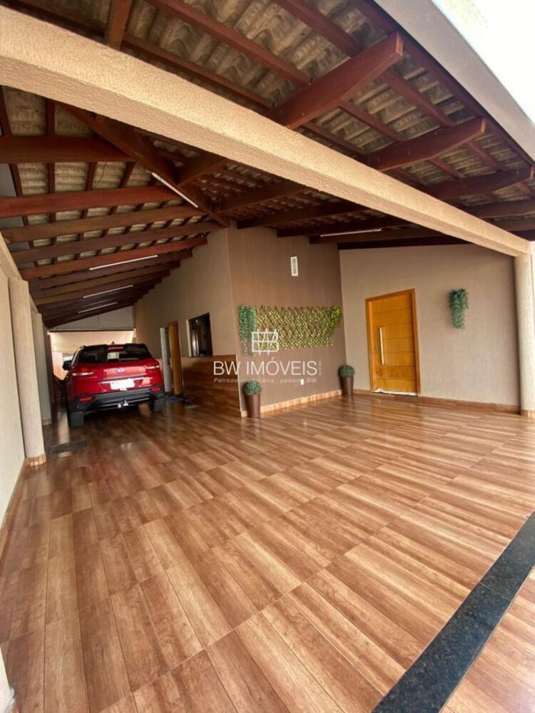 Casa à venda com 3 quartos, 220m² - Foto 1