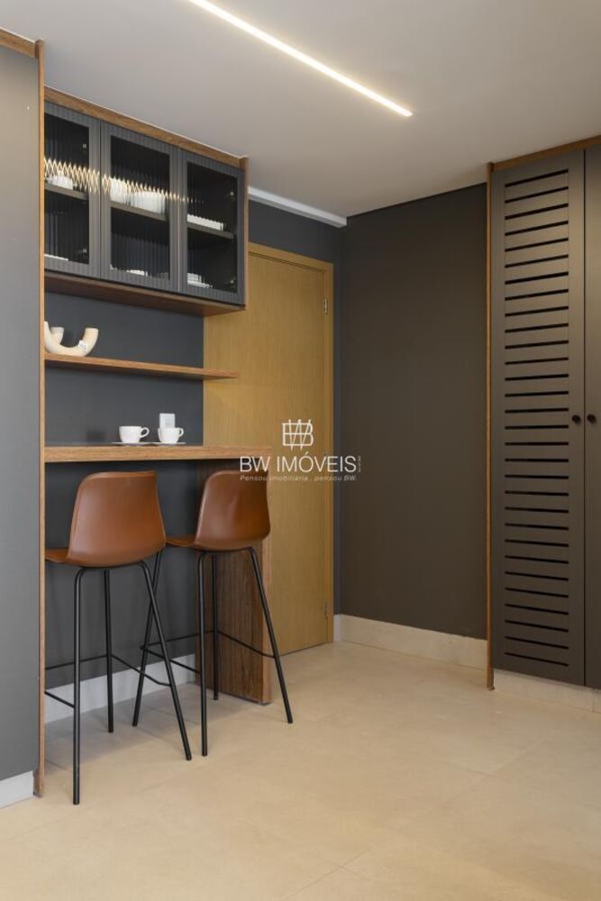 Apartamento à venda com 3 quartos, 130m² - Foto 2