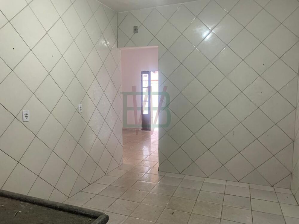 Casa à venda com 3 quartos, 198m² - Foto 2