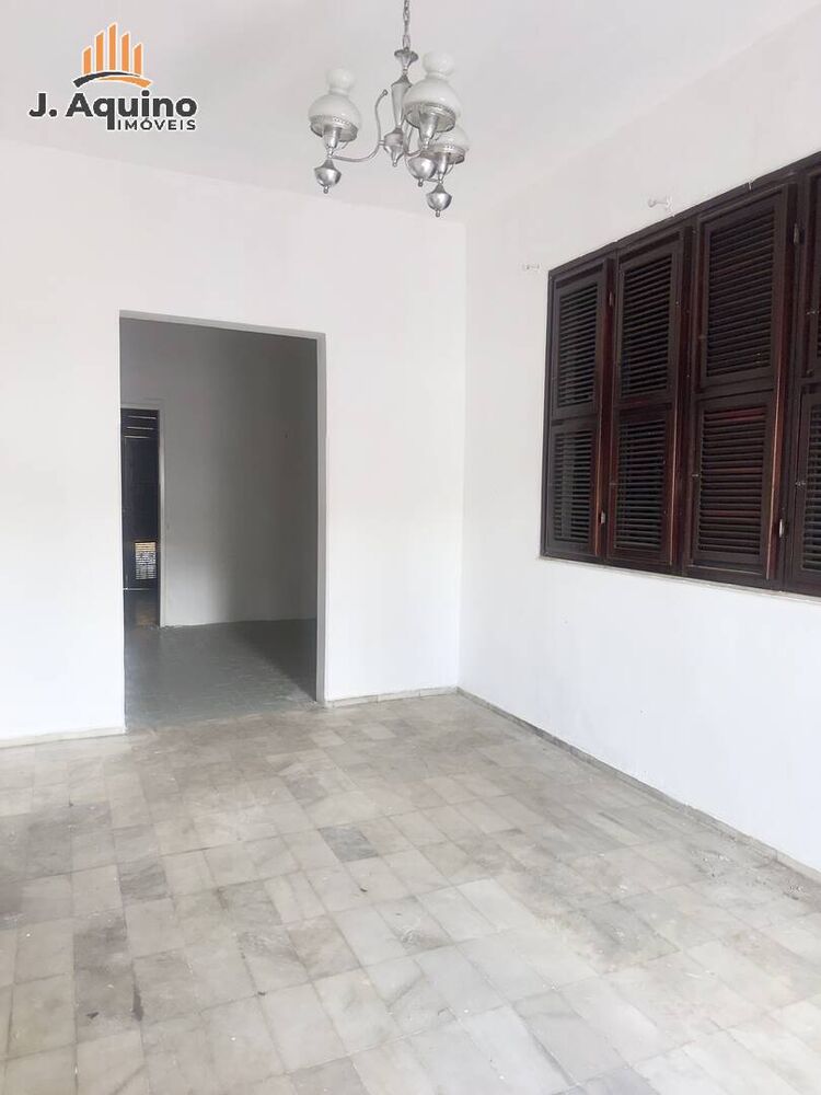 Casa à venda com 4 quartos, 123m² - Foto 2