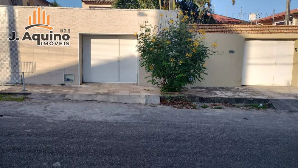 Casa à venda com 3 quartos, 210m² - Foto 1