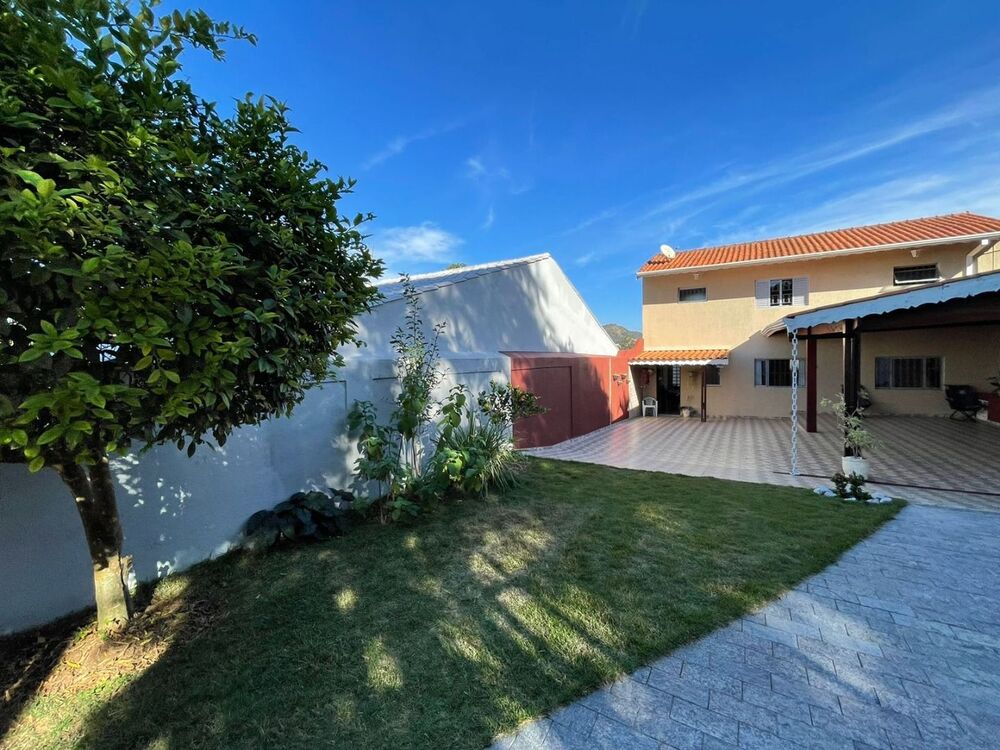 Casa, 3 quartos, 272 m² - Foto 1