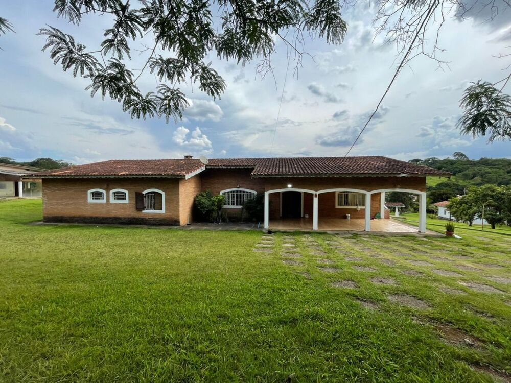 Chácara, 4 quartos, 1409 m² - Foto 1