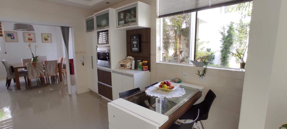 Casa, 3 quartos, 201 m² - Foto 1