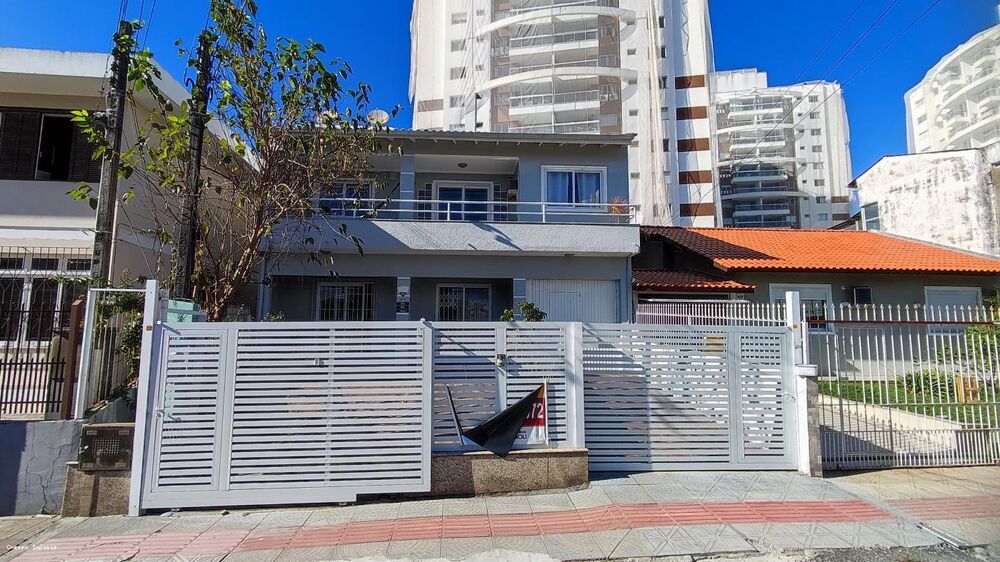 Casa, 6 quartos, 220 m² - Foto 3