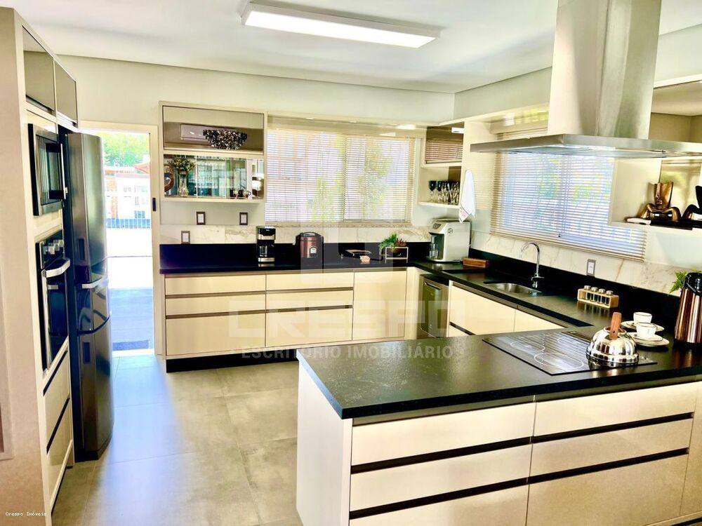 Casa, 3 quartos, 251 m² - Foto 1