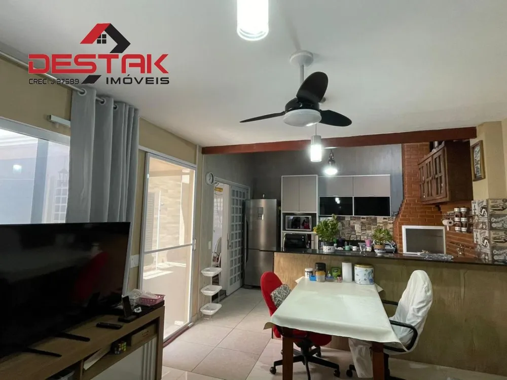 Casa, 3 quartos, 219 m² - Foto 1