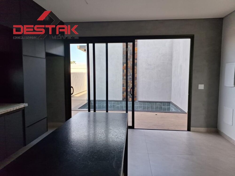 Casa de Condomínio à venda com 3 quartos, 300m² - Foto 2