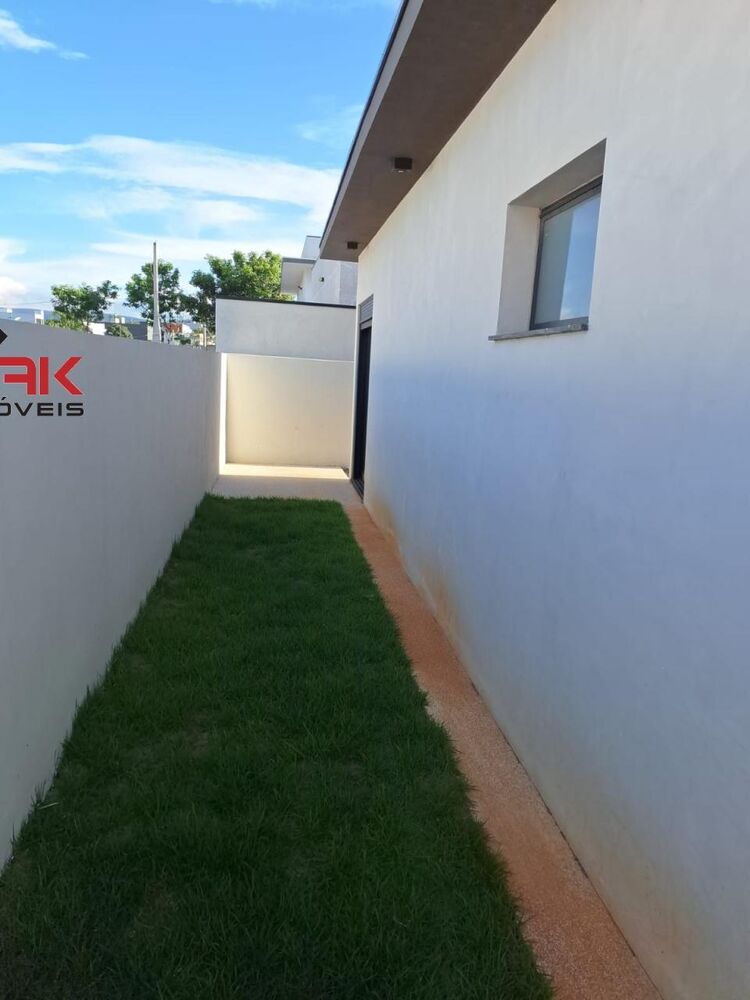 Casa de Condomínio à venda com 3 quartos, 300m² - Foto 4