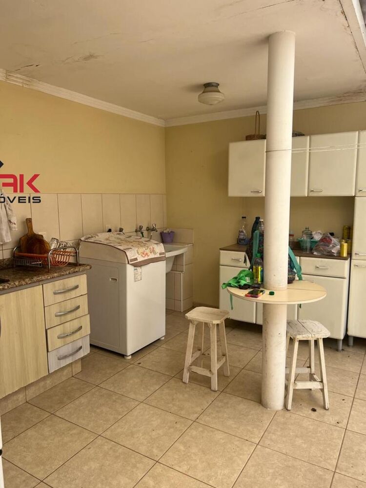 Casa à venda com 3 quartos, 300m² - Foto 2