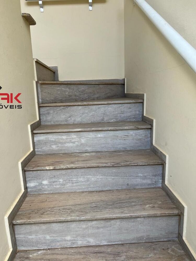 Casa à venda com 3 quartos, 300m² - Foto 4