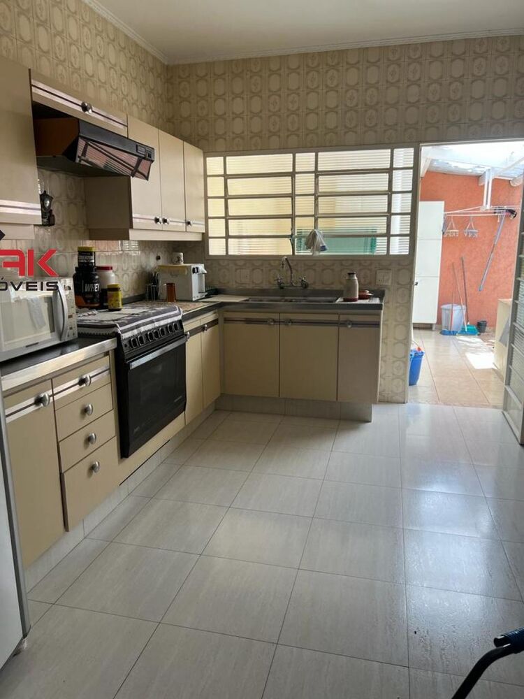Casa à venda com 3 quartos, 300m² - Foto 1