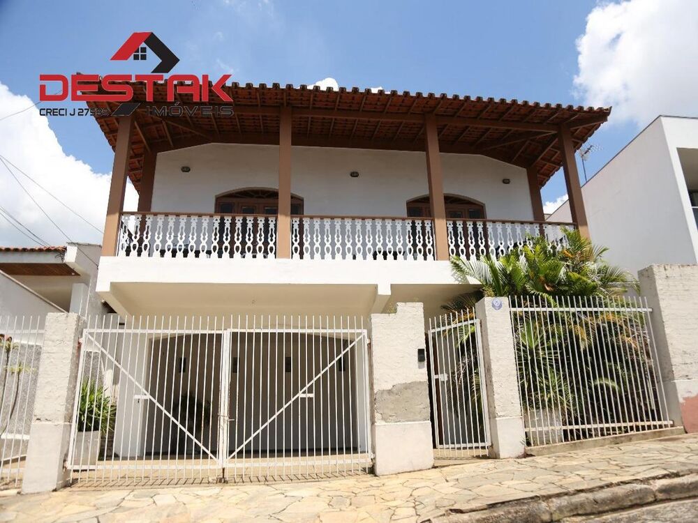 Casa para alugar com 3 quartos, 440m² - Foto 1