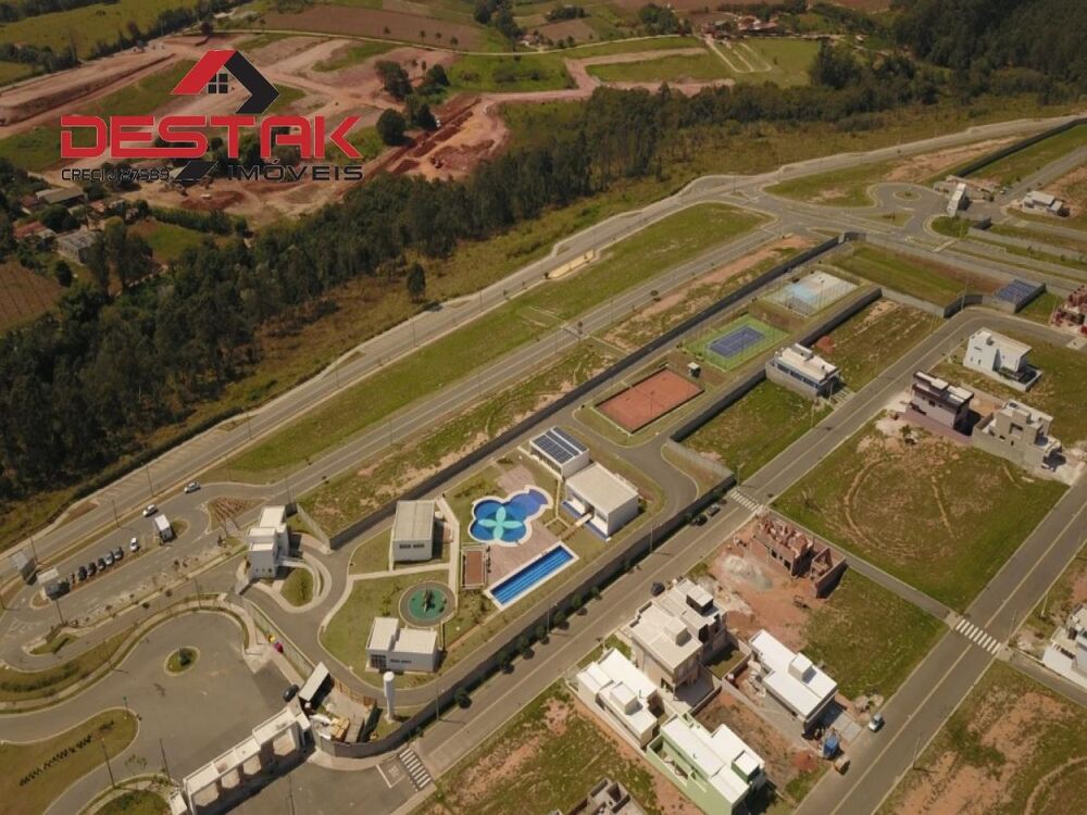 Casa de Condomínio à venda com 3 quartos, 300m² - Foto 3
