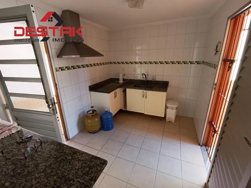 Casa, 3 quartos, 259 m² - Foto 1