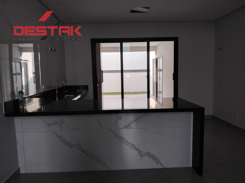 Casa de Condomínio à venda com 3 quartos, 250m² - Foto 3