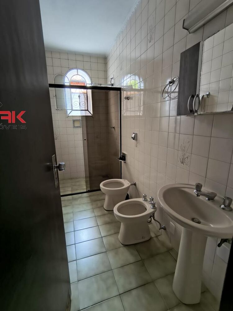 Casa para alugar com 2 quartos, 140m² - Foto 2