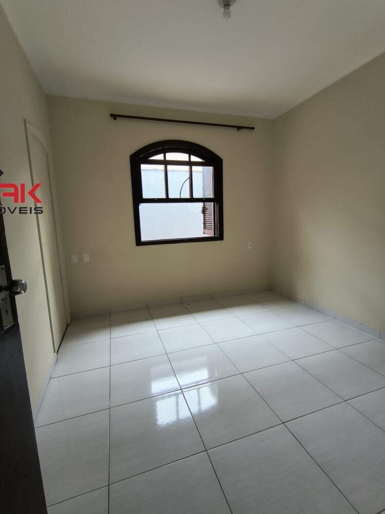Casa para alugar com 2 quartos, 140m² - Foto 4