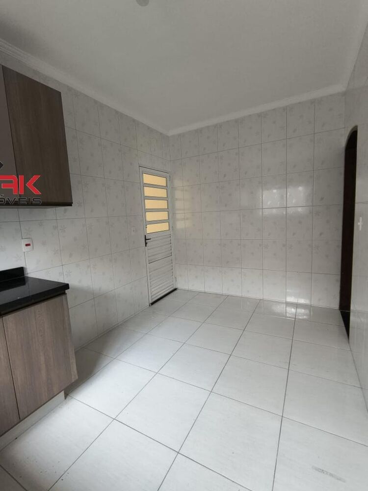 Casa para alugar com 2 quartos, 140m² - Foto 1