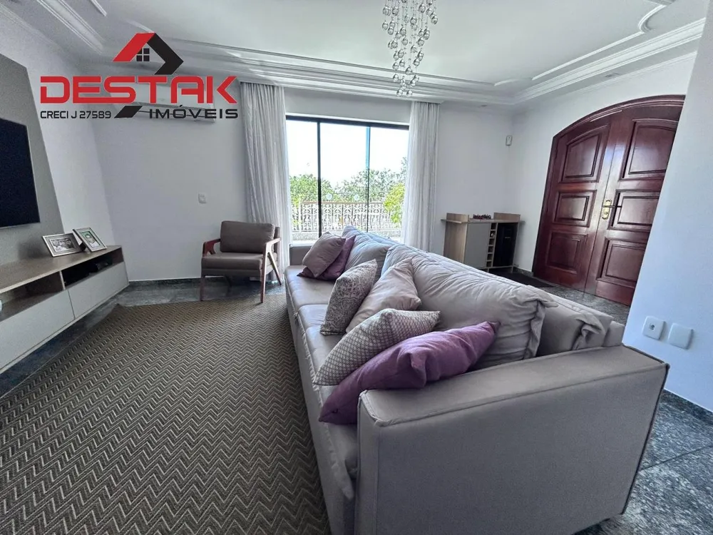 Casa, 3 quartos, 215 m² - Foto 1