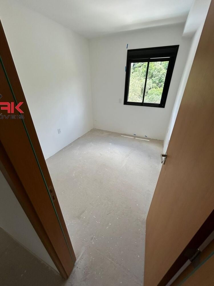 Apartamento à venda com 3 quartos, 95m² - Foto 2