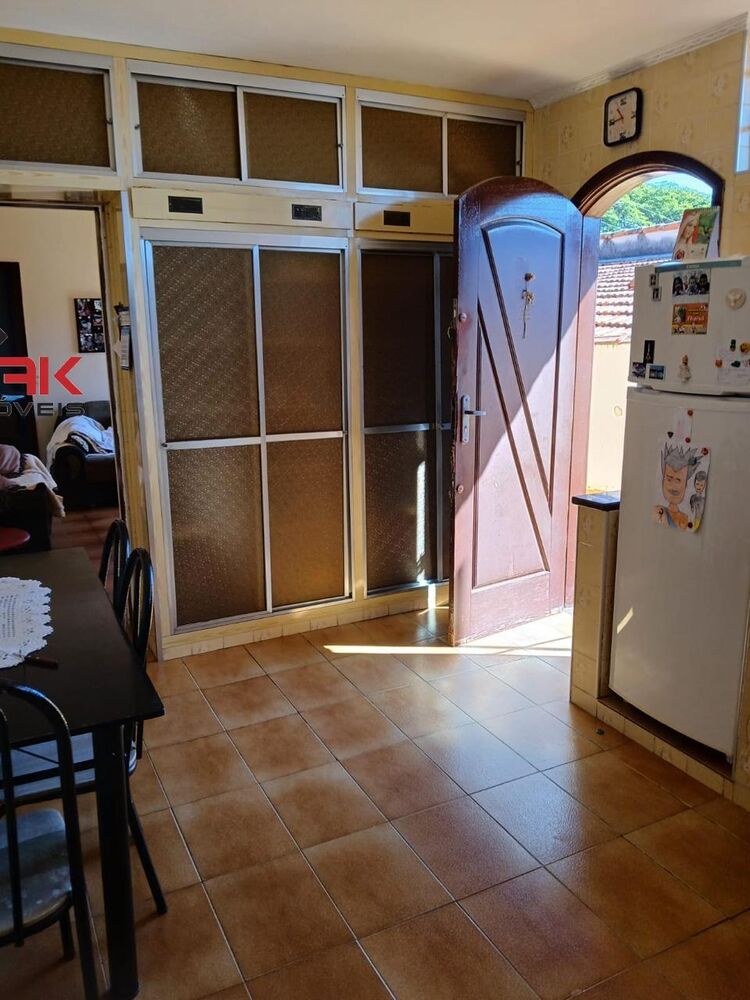 Casa à venda com 2 quartos, 125m² - Foto 2