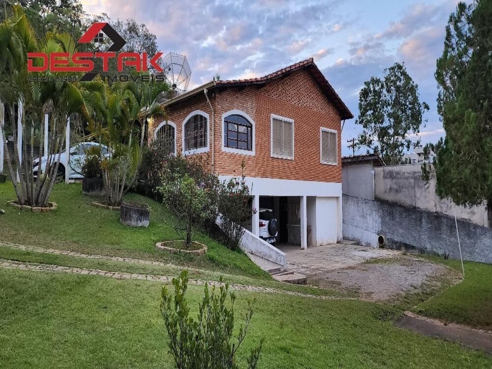 Chácara, 3 quartos, 2400 m² - Foto 1